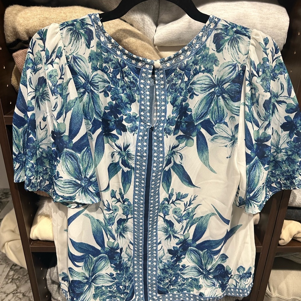 VICI Floral Blue and White Women's Top M